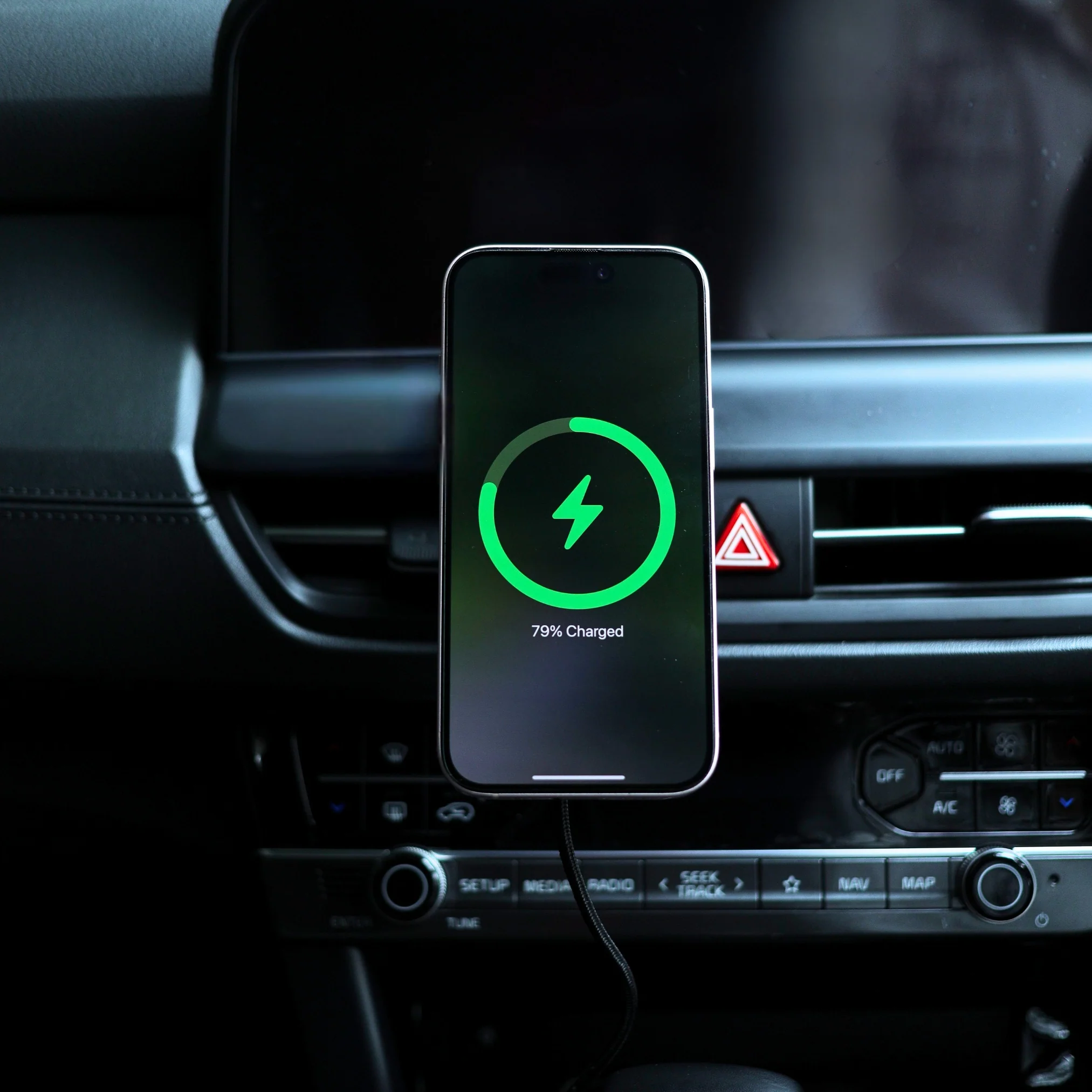 Neodrift 'NeoSnap' Wireless Qi Charger & Magnetic Phone Holder for Car AC Vent - Image 3